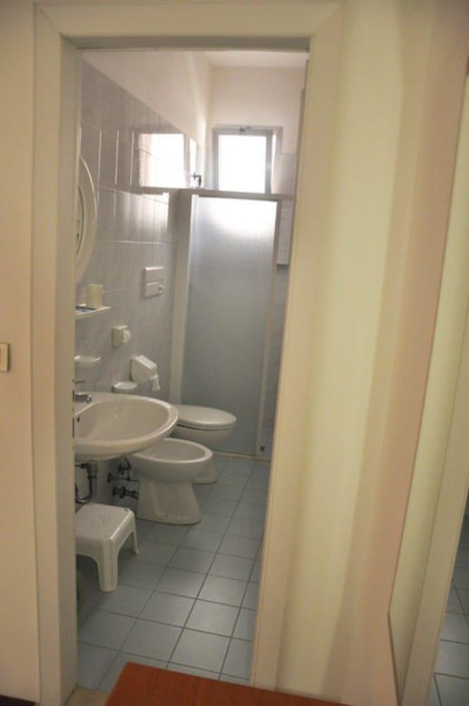 Larenzia Hotel 3*
