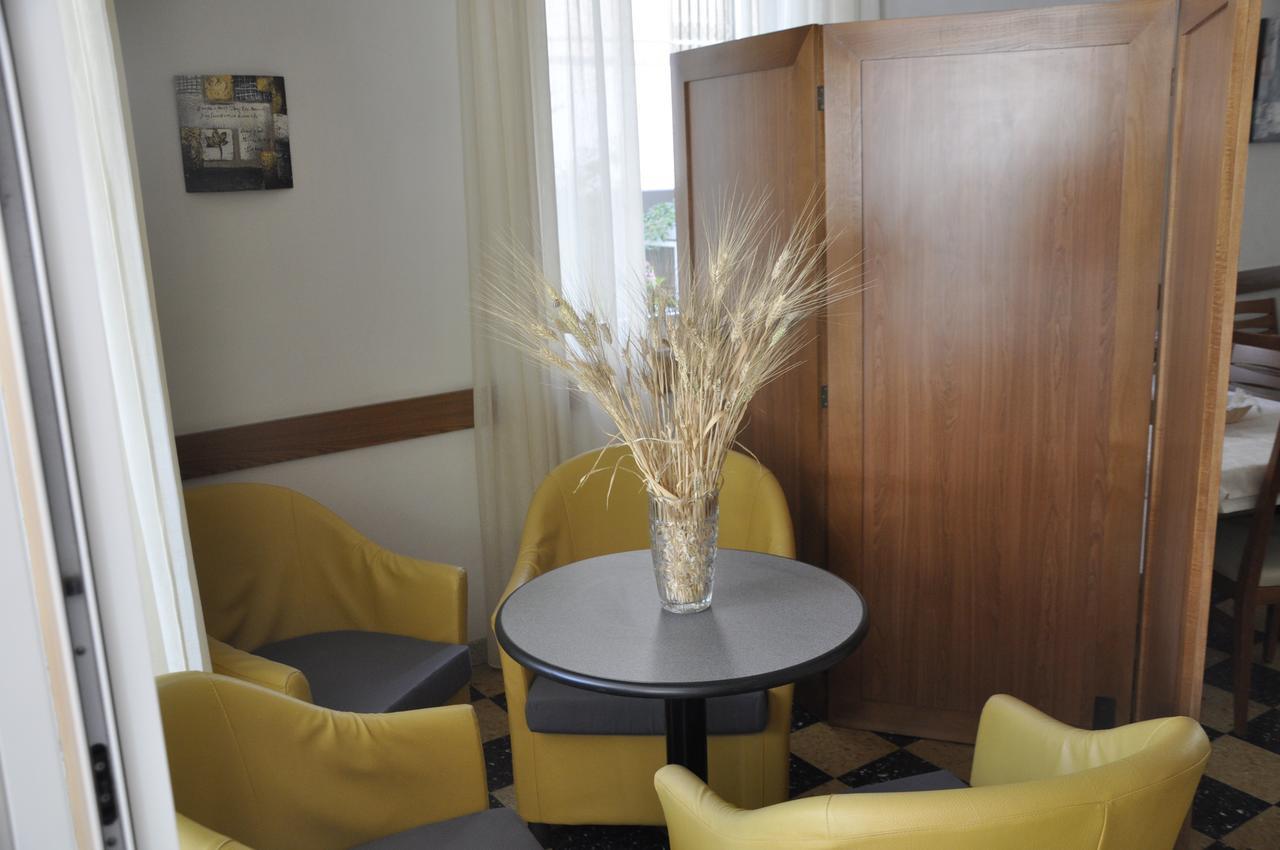 Hotel Larenzia Cattolica