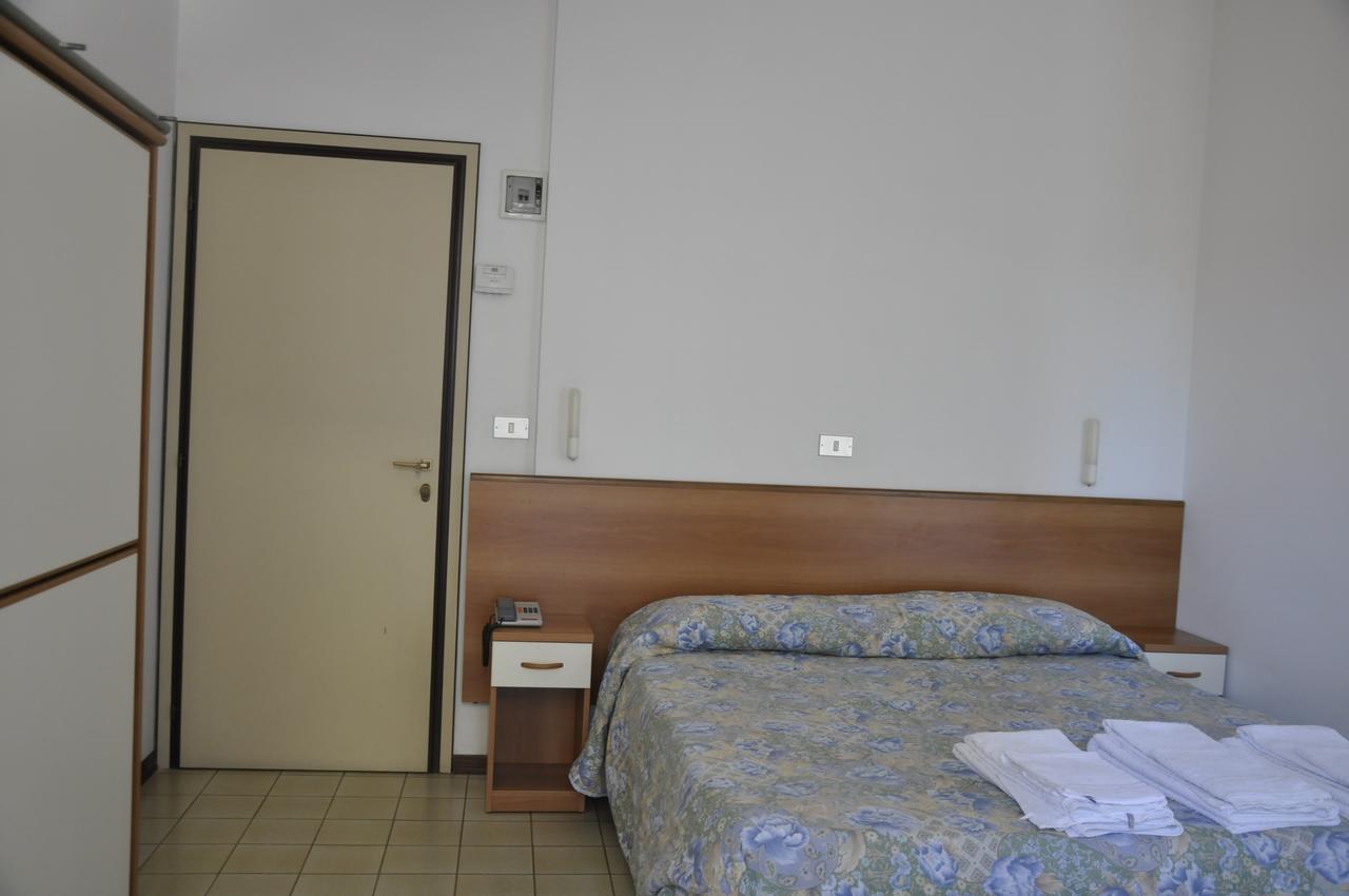 Hotel Larenzia 3*