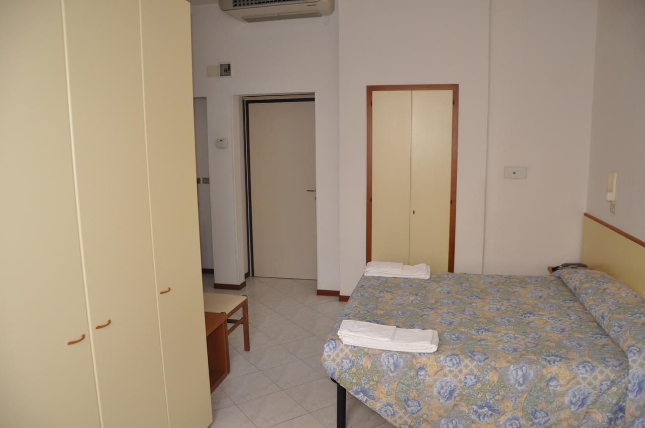 Hotel Larenzia 3*
